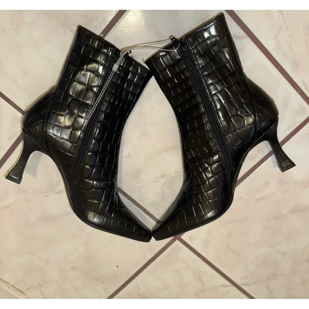 NWOB Gianni Bini Ankle Boots Croc-embossed Leather Boots Size 6.5 - Picture 3 of 11